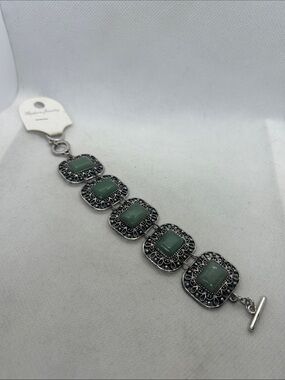 NWT Vintage-Inspired Green Stone Silver tone Bracelet